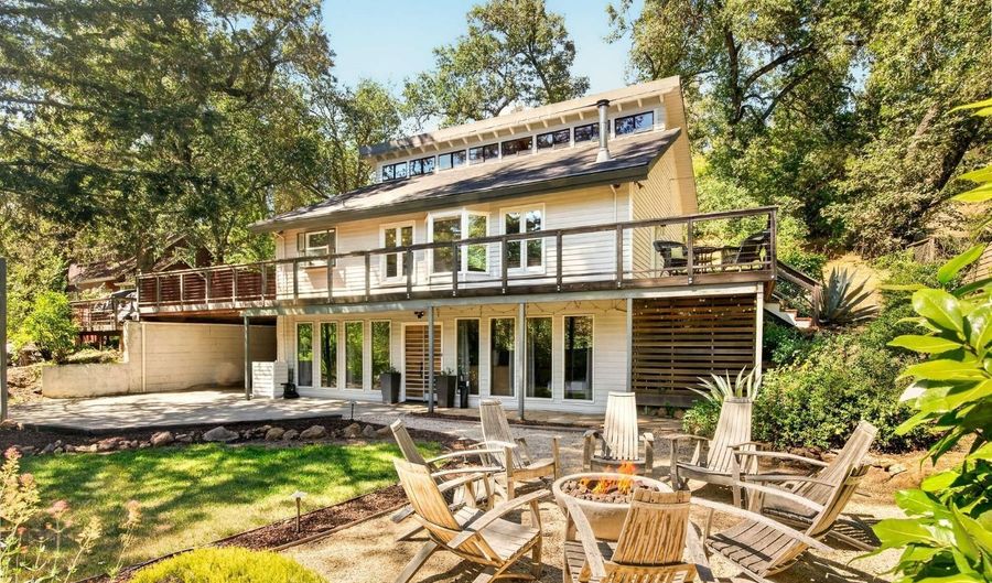 364 College Ave, Angwin, CA 94508 - 2 Beds, 3 Bath