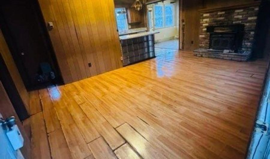 214 Mohican Rd, Alloway, NJ 07422 - 2 Beds, 1 Bath