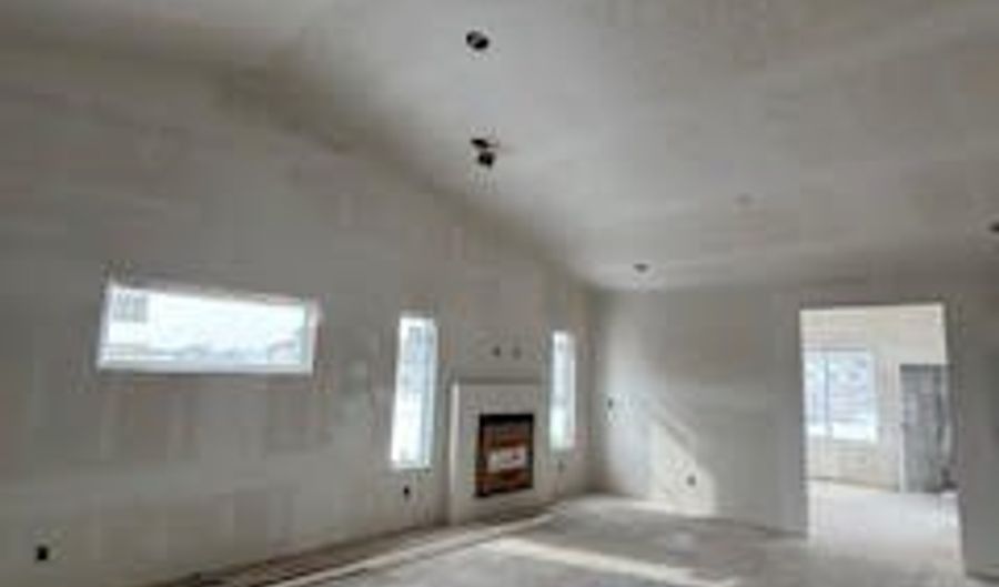2702 3rd Ave SE, Altoona, IA 50009 - 3 Beds, 3 Bath