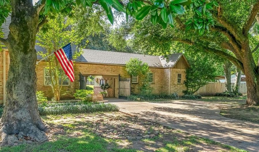 227 Gray St, Belcher, LA 71004 - 4 Beds, 2 Bath