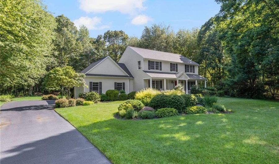 11 Prides Crossing Ln, North Kingstown, RI 02874 - 4 Beds, 3 Bath