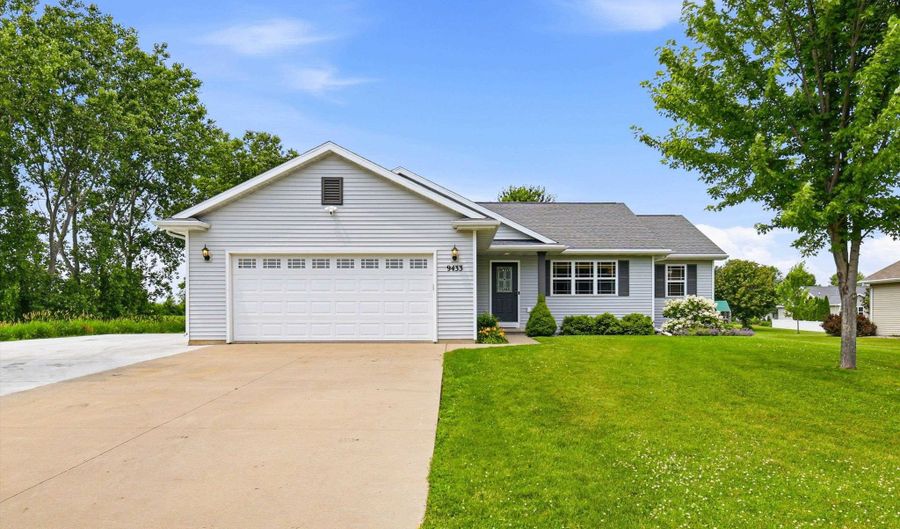 N9433 EVAN Street, Appleton, WI 54915 - 4 Beds, 3 Bath