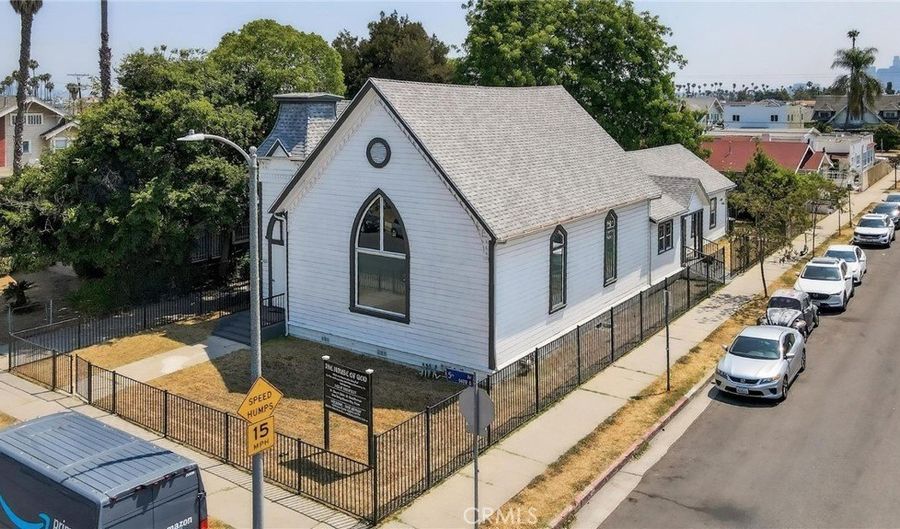 3425 W 15th St, Los Angeles, CA 90019 - 0 Beds, 3 Bath