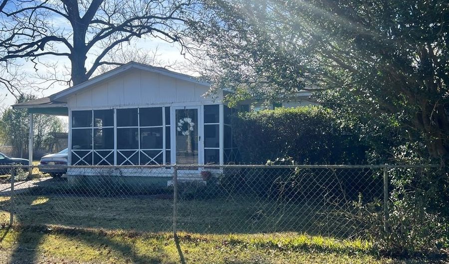 110 Smith St, Ashford, AL 36312 - 3 Beds, 2 Bath