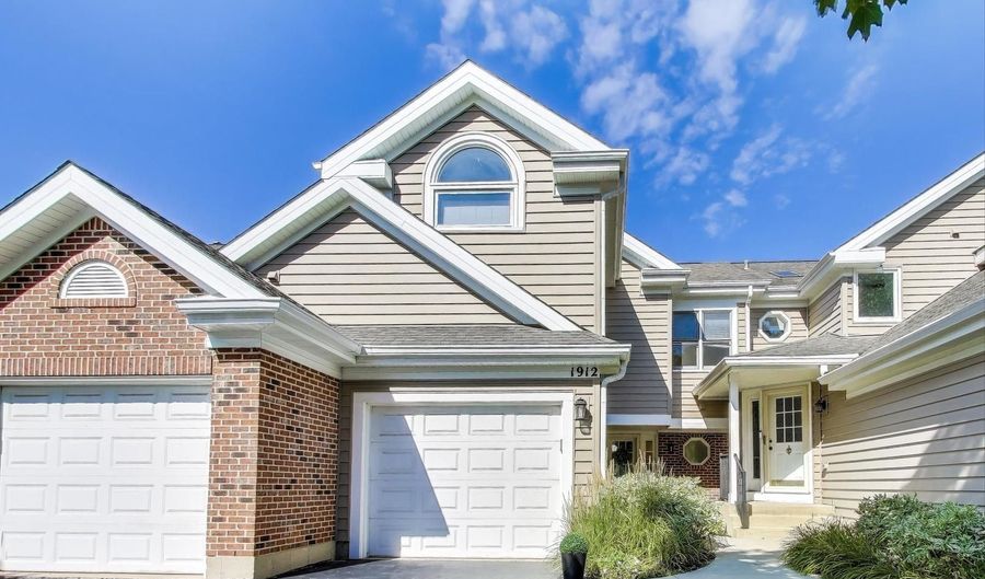 1912 N Coldspring Rd, Arlington Heights, IL 60004 - 2 Beds, 2 Bath