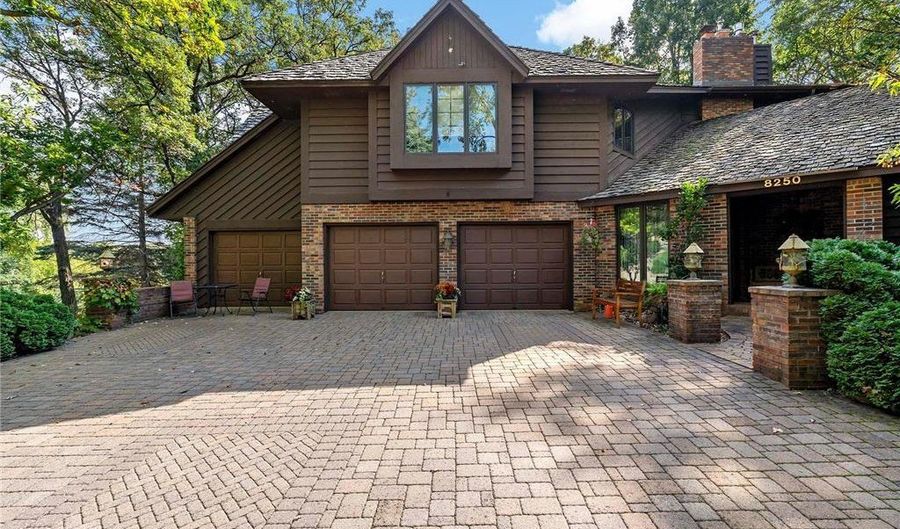 8250 Havelock Ct, Apple Valley, MN 55124 - 4 Beds, 4 Bath