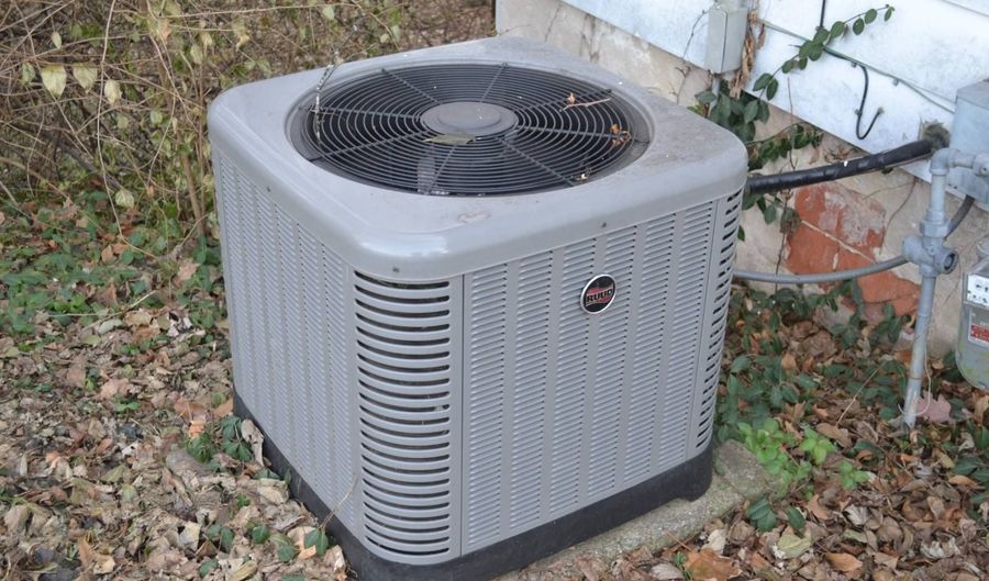 28 N. Third St, Albion, IL 62806 - 3 Beds, 1 Bath