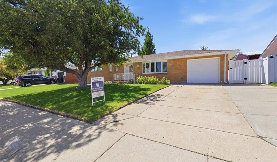 3025 Hamilton Way, Casper, WY 82604 - 5 Beds, 3 Bath