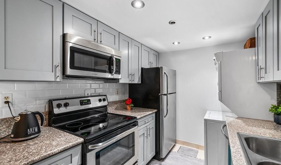 5911 EDSALL Rd 608, Alexandria, VA 22304 - 1 Beds, 1 Bath