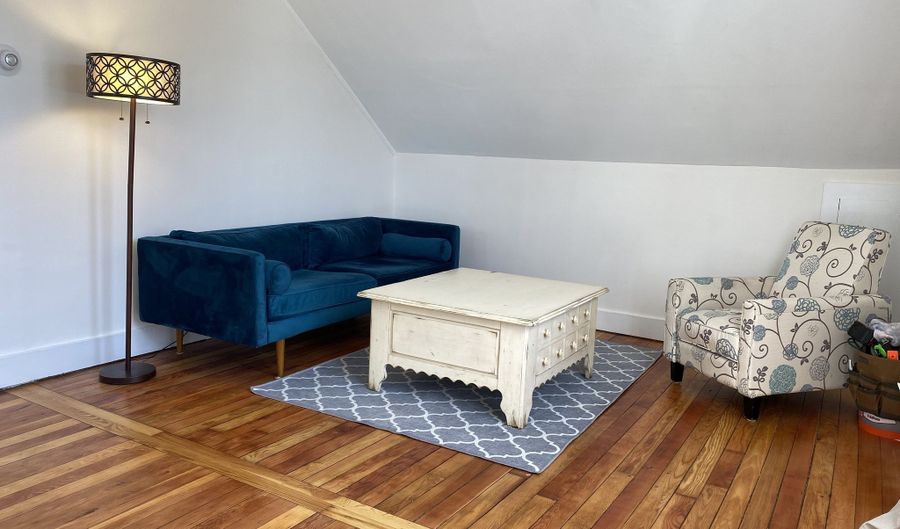 51 Indian Neck Ave, Branford, CT 06405 - 2 Beds, 1 Bath