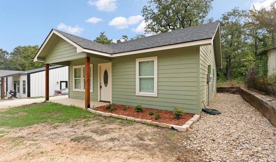 62 Live Oak St, Alvarado, TX 76009 - 2 Beds, 1 Bath