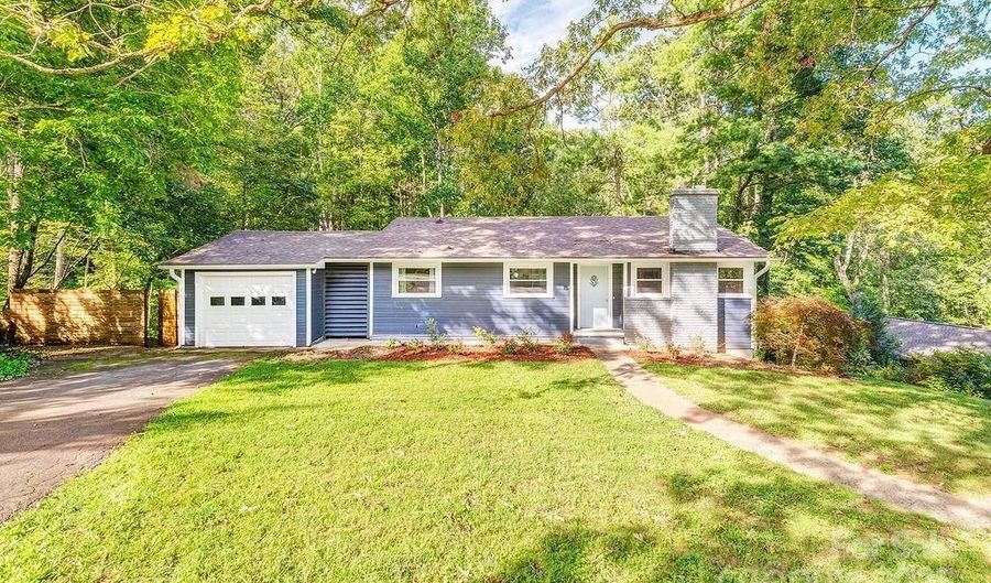 15 Valle Vista Dr, Asheville, NC 28804 - 3 Beds, 2 Bath