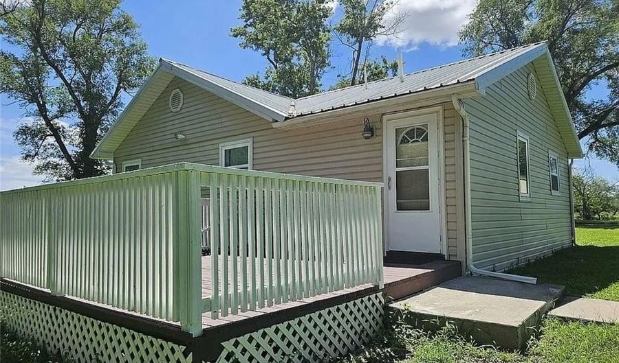 1086 N 100th Rd, Baldwin City, KS 66006 - 2 Beds, 2 Bath