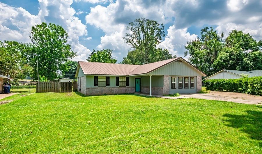 110 Marie St, Batesville, MS 38606 - 3 Beds, 2 Bath