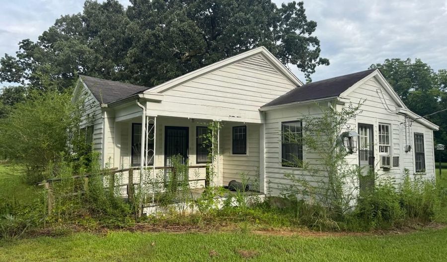 10028 Staff Cir, Aberdeen, MS 39730 - 3 Beds, 1 Bath