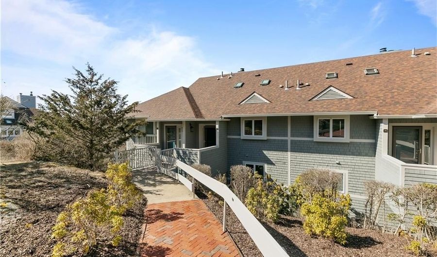 157 Harrison Ave 15, Newport, RI 02840 - 2 Beds, 4 Bath
