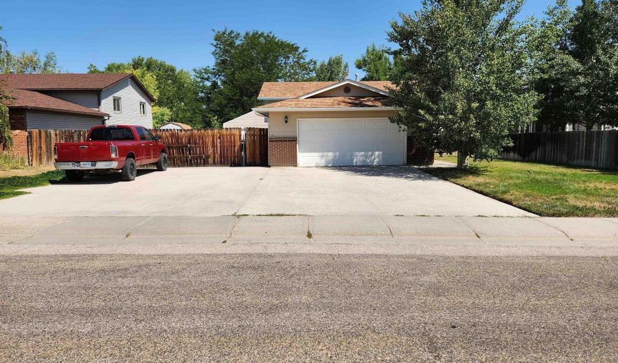 4480 E 12th St, Casper, WY 82609 - 5 Beds, 3 Bath