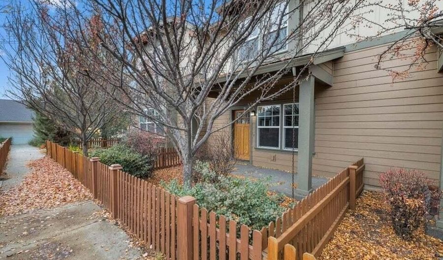 61704 Marigold Ln, Bend, OR 97702 - 3 Beds, 3 Bath