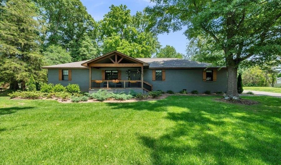 1453 S Broad St, Albertville, AL 35950 - 4 Beds, 3 Bath
