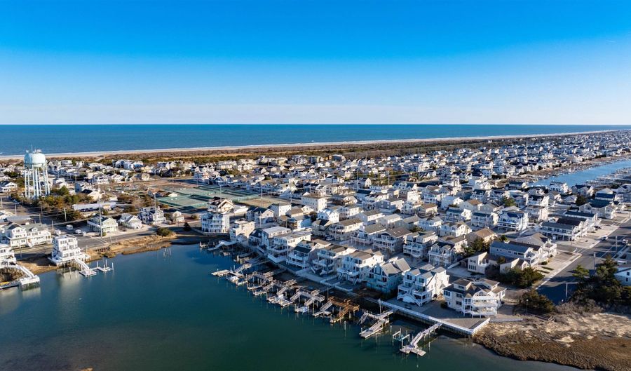 383 39th St West, Avalon, NJ 08202 - 4 Beds, 2 Bath