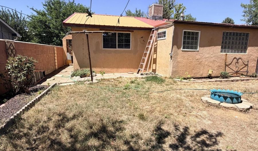 1008 CHAPARRAL St, Bloomfield, NM 87413 - 3 Beds, 2 Bath