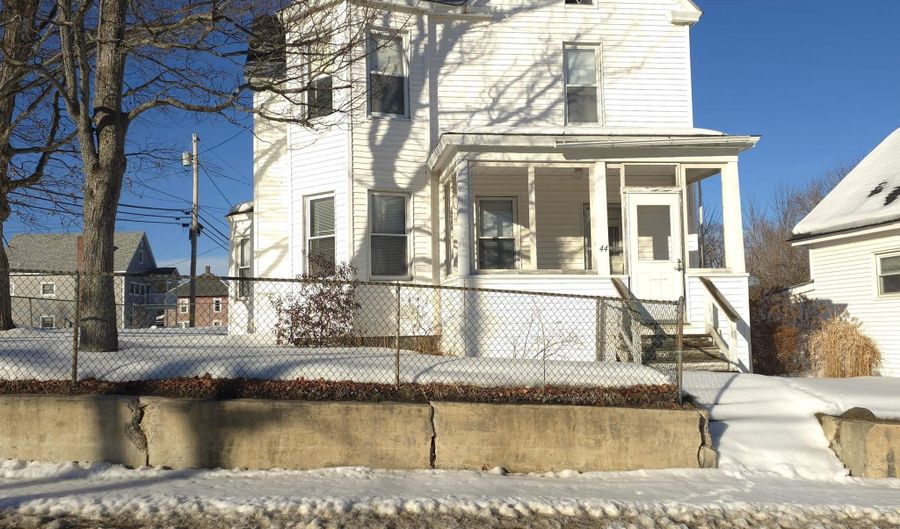 44 7Th St, Berlin, NH 03570 - 3 Beds, 3 Bath