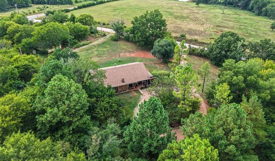 41587 Skelly Rd, Asher, OK 74826 - 3 Beds, 2 Bath