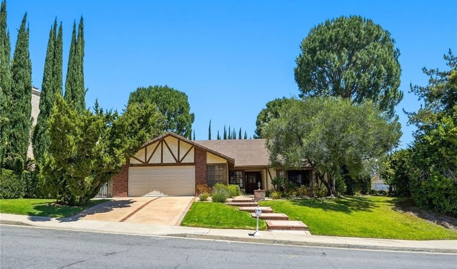 5834 Woodglen, Agoura Hills, CA 91301 - 4 Beds, 2 Bath