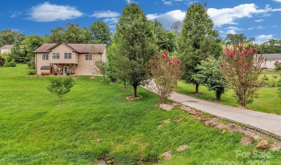 159 S Willow Brook Dr, Asheville, NC 28806 - 4 Beds, 3 Bath
