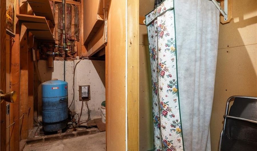 972 Reynolds Rd, Glocester, RI 02814 - 3 Beds, 2 Bath