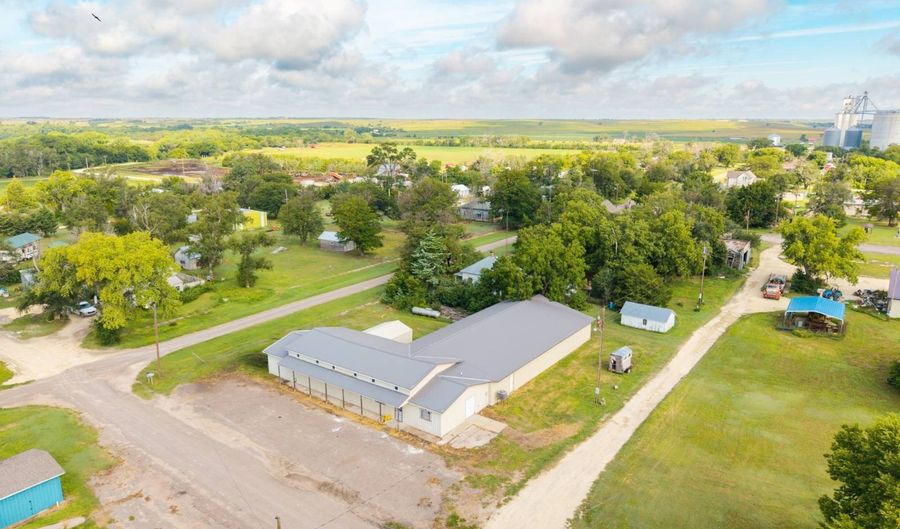 518 3rd Ave, Alton, KS 67623 - 1 Beds, 2 Bath