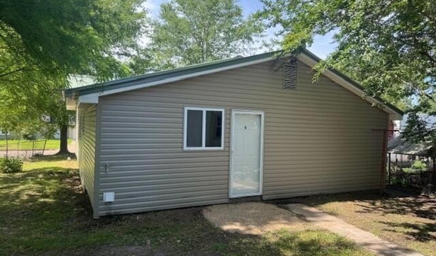 104 S 9th Ave, Amory, MS 38821 - 2 Beds, 2 Bath