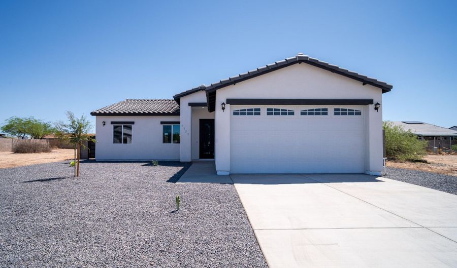 9325 W ONEIDA Dr, Arizona City, AZ 85123 - 4 Beds, 2 Bath