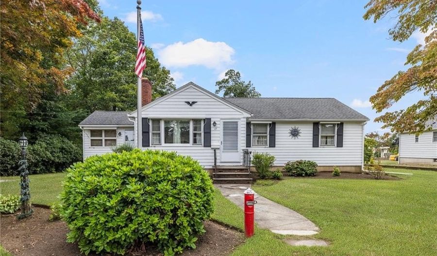 17 Jennie St, Cranston, RI 02920 - 2 Beds, 1 Bath