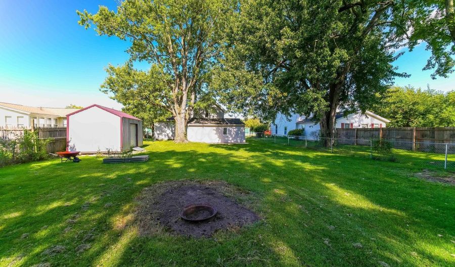 206 Main St, Ashley, OH 43003 - 3 Beds, 1 Bath