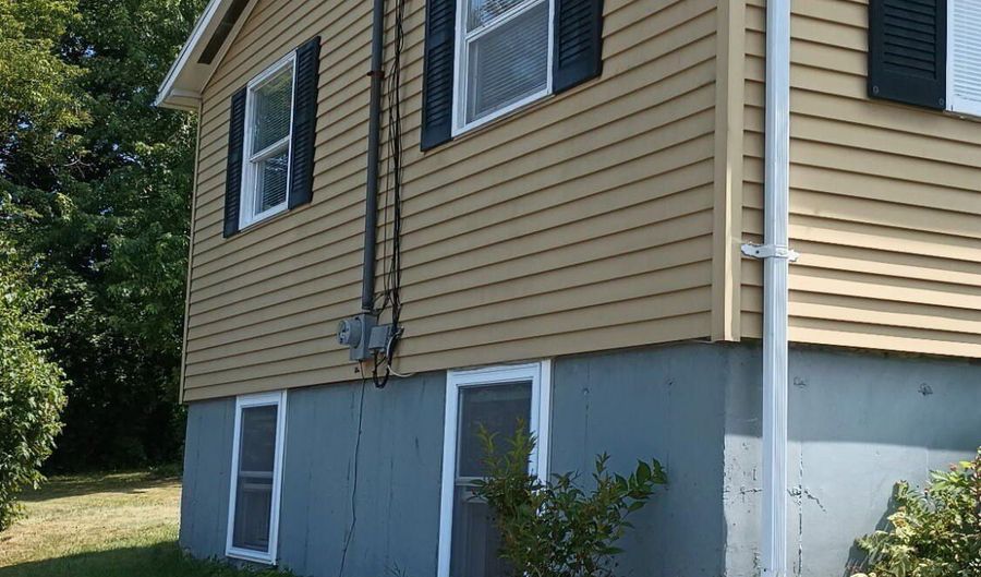 381 Birch St, Bangor, ME 04401 - 3 Beds, 1 Bath