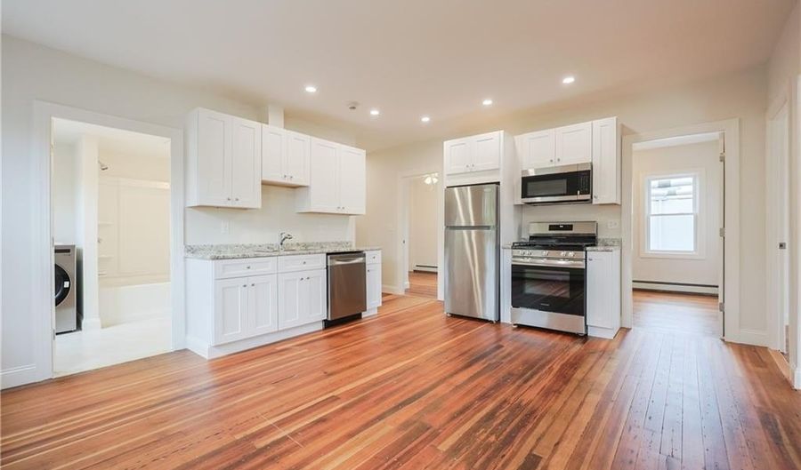 529 Wood St 2, Bristol, RI 02809 - 3 Beds, 1 Bath