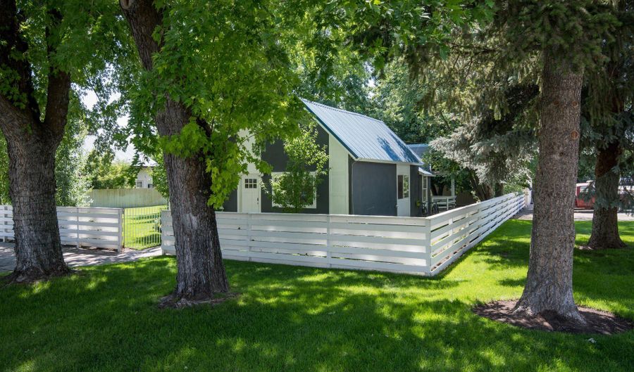 216 Poplar St, Bellevue, ID 83313 - 3 Beds, 2 Bath