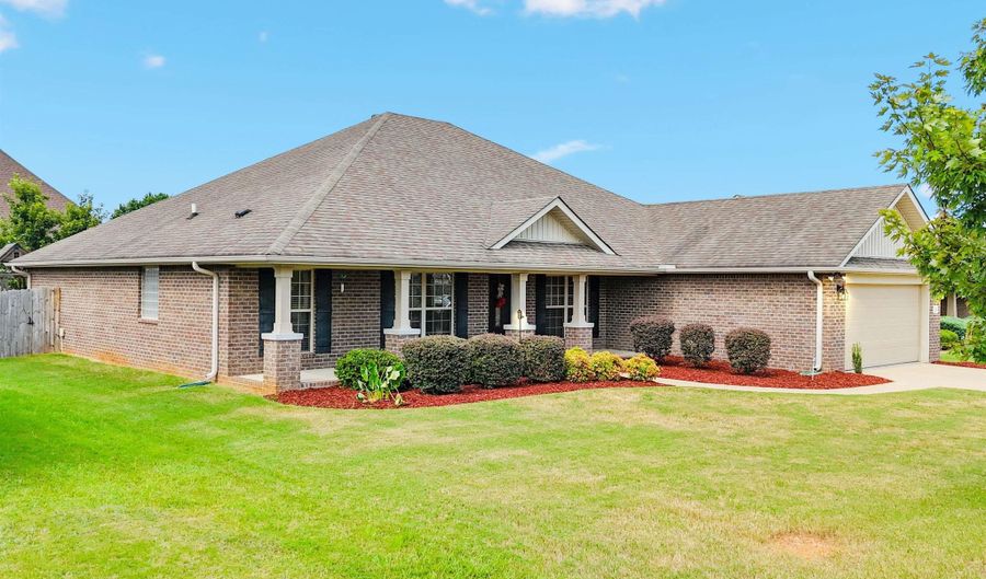 1136 SILVER CREEK Ln, Alabaster, AL 35007 - 4 Beds, 2 Bath