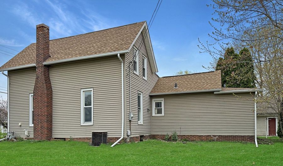 126 W PERRY St, Belvidere, IL 61008 - 2 Beds, 1 Bath