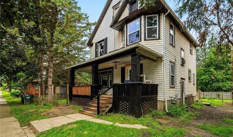 105 W Harrison St, Alliance, OH 44601 - 4 Beds, 2 Bath