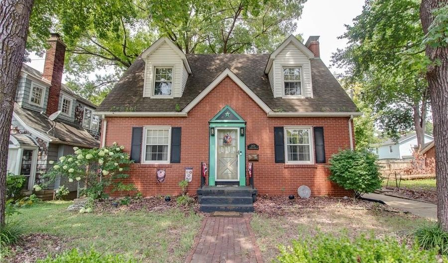 2430 Maxey St, Alton, IL 62002 - 3 Beds, 2 Bath