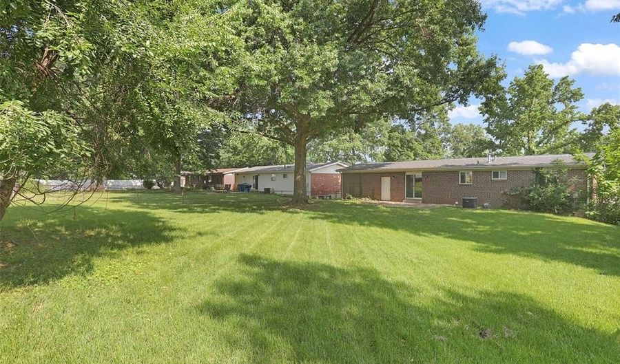 1210 Dorne Dr, Ballwin, MO 63021 - 3 Beds, 2 Bath