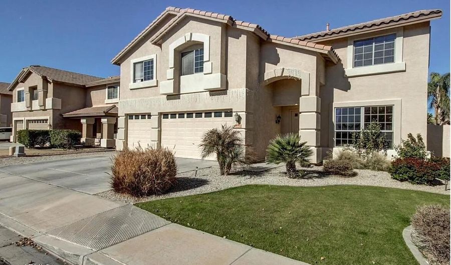 2714 E BIRCHWOOD Pl, Chandler, AZ 85249 - 5 Beds, 3 Bath