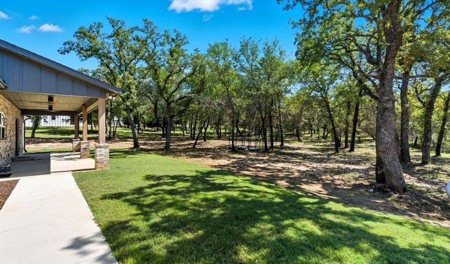 245 Creek Crossing St, Alvord, TX 76225 - 3 Beds, 3 Bath