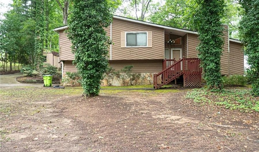 6814 Ivy Log Dr, Austell, GA 30168 - 3 Beds, 3 Bath