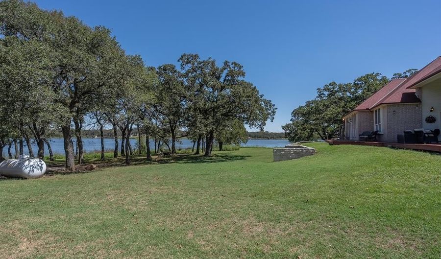 1701 W Lake Shore Dr, Alvarado, TX 76009 - 3 Beds, 3 Bath