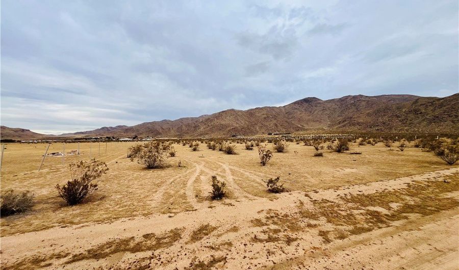 26000 Las Piedras, Apple Valley, CA 92308 - 0 Beds, 0 Bath