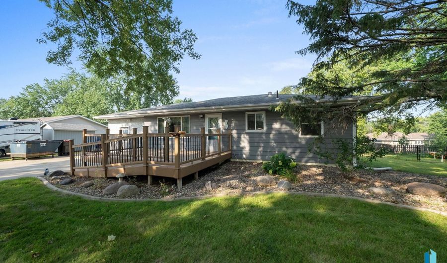 313 S 6th Ave, Brandon, SD 57005 - 3 Beds, 2 Bath