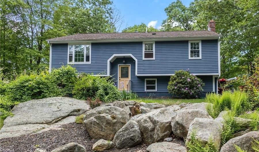 14 Jackson Schoolhouse Rd, Glocester, RI 02814 - 3 Beds, 2 Bath